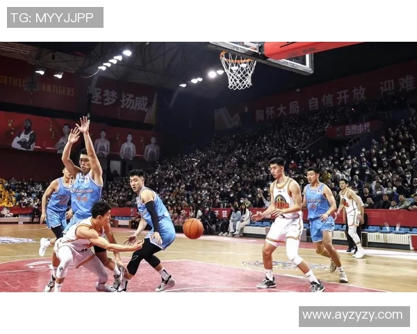 第20轮广东队与广厦队激战正酣双方争夺季后赛名额的关键之战 第20轮广东队与广厦队激战正酣双方争夺季后赛名额的关键之战