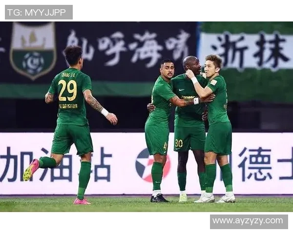 重庆足球队反击战术解析与球队发展深度剖析