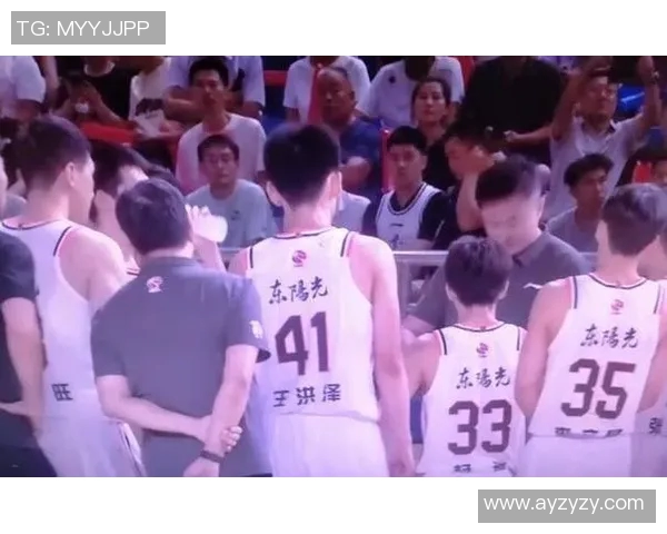 2012年CBA季后赛广东队与新疆队激战回顾与精彩瞬间分析